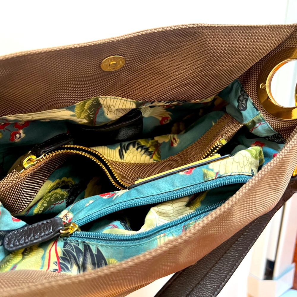 Sling handbag